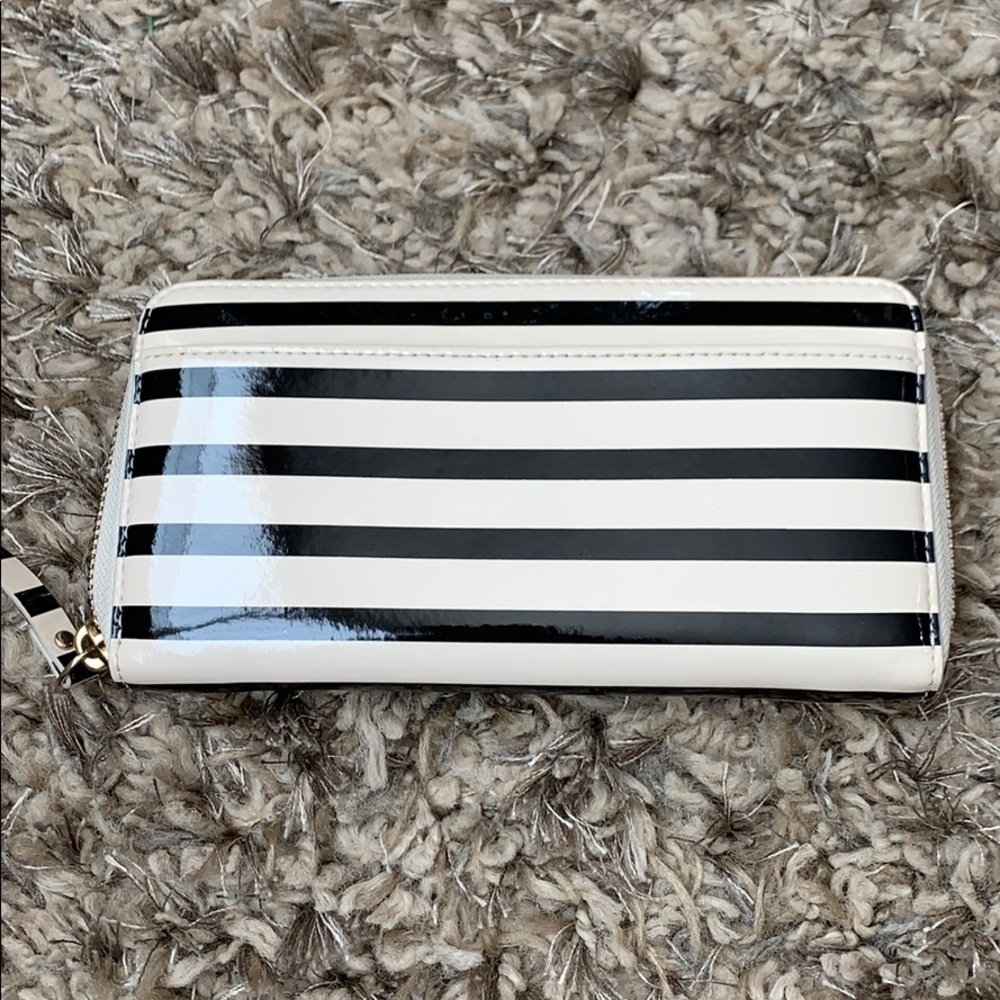Kate Spade Handbag w/Wallet - Picture 4 of 12